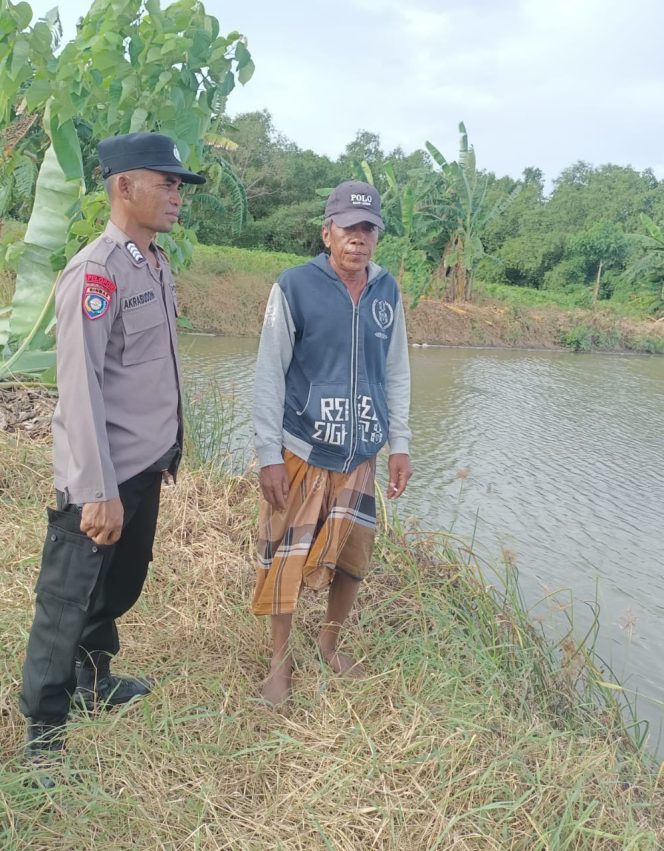 
 Jaga Kamtibmas Di Desa Binaannya, Bhabinkamtibmas Polsek Cenrana Lakukan Sambang.