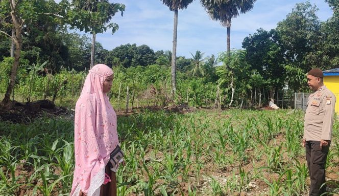 
 Jalin Komunikasi Dengan Baik, Kanit Binmas Polsek Cenrana Sambangi Warga.