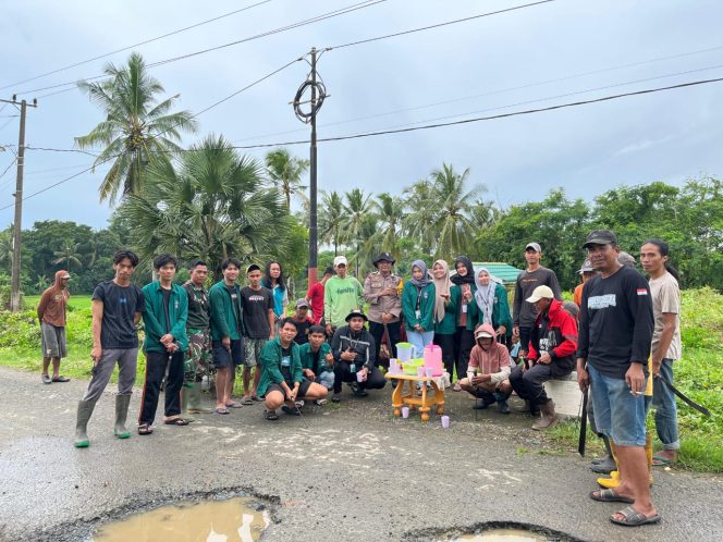 
 Bhabinkamtibmas Polsek Mare Polres Bone, Melaksanakan Kerja Bakti