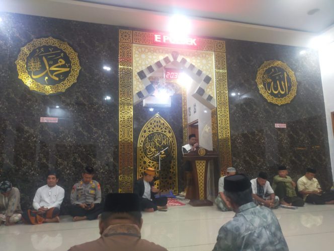 
 Kapolsek Awangpone Menghadiri Peringatan Isra Mi’raj Nabi Muhammad SAW di Masjid Ittihaadul Ummah Kelurahan Macope