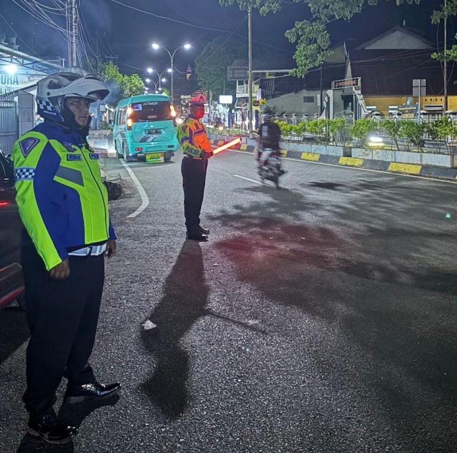 
 Satlantas Polres Bone Blue Light Patrol untuk Ciptakan Kamseltibcarlantas Kondusif