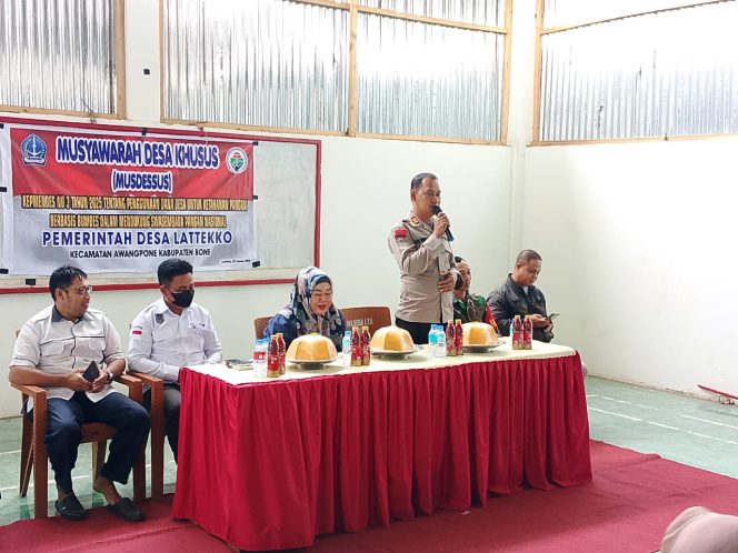 
 Kapolsek Awangpone Musyawarah Bahas Penggunaan Dana Desa Latekko untuk Ketahanan Pangan