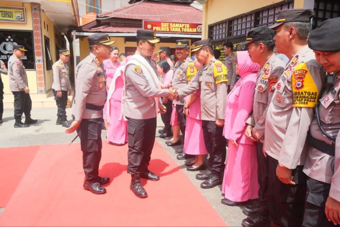 
 Kapolda Sulsel Irjen Pol. Yudhiawan Kunjungi Polres Tana Toraja, Berikan Arahan Kepada Personel dan Resmikan Gedung Reskrim