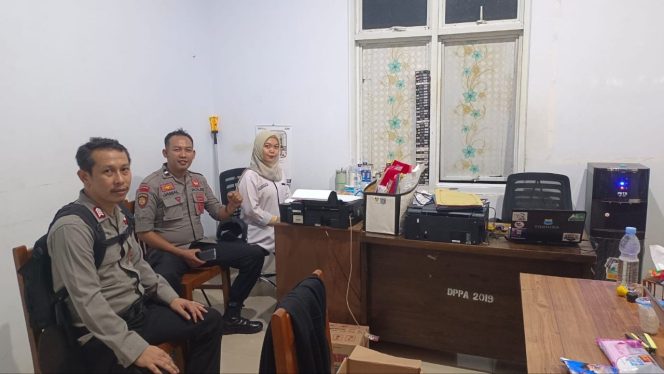 
 Kanit Binmas Lakukan Kunjugan  Untuk  Jaga Situasi Kamtibmas Jelang Tahun Baru Polsek Tonra , Polres Bone