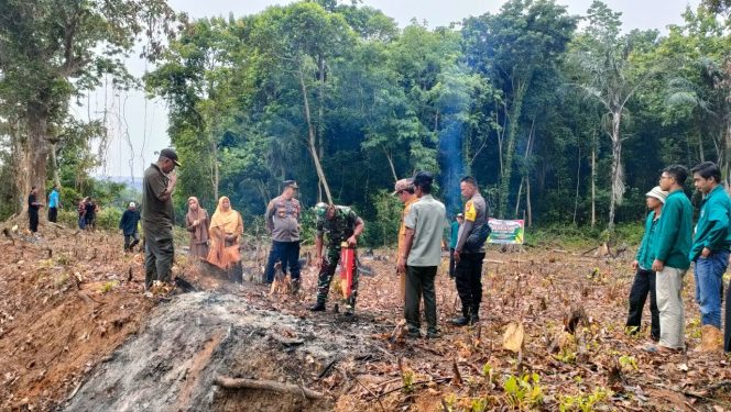 
 Aiptu Adi Bhabin Desa Bulu Bulu Kecamatan Tonra Titip Pesan Kamtibmas     , Polres Bone