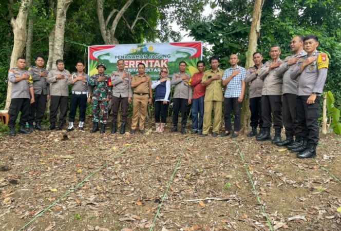 
 Polsek Tanete Riattang Dukung Penanaman Jagung Serentak 1 Juta Hektar