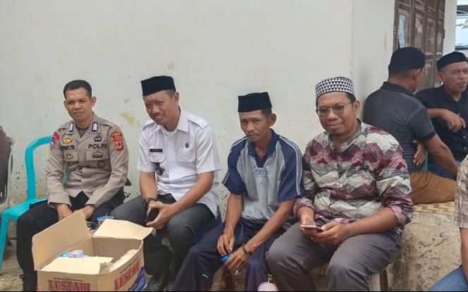 
 sambangi warga Binaan Bhabikamtibmas Beri Himbaua Tentang Pentingnya  Menjaga Situasi kamtibmas 