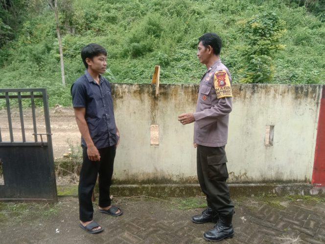 
 Cara Humanis Bhabinkamtibmad,Sapa Warga Saat Giat Sambang