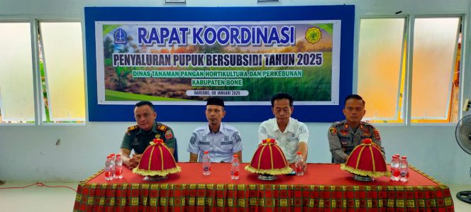 
 Tripika Kecamatan Barebbo Hadiri Rapat Koordinasi Penyaluran Pupuk Bersubsidi Tahun 2025 Di