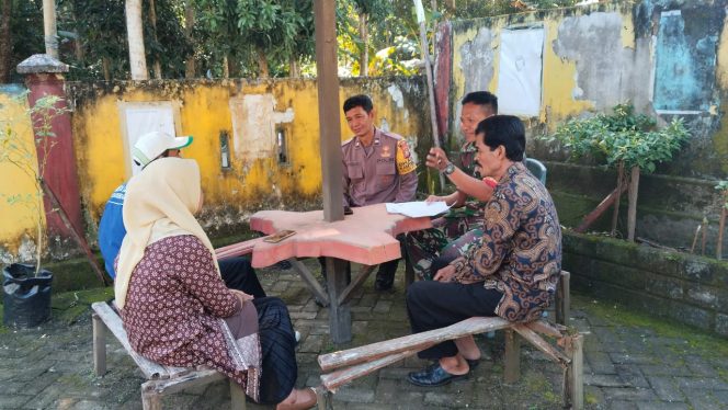 
 Aiptu Andi Patonangi Kumpulan bersama Laksanakan Koordinasi dengan Pihak Desa Terkait Kamtibmas