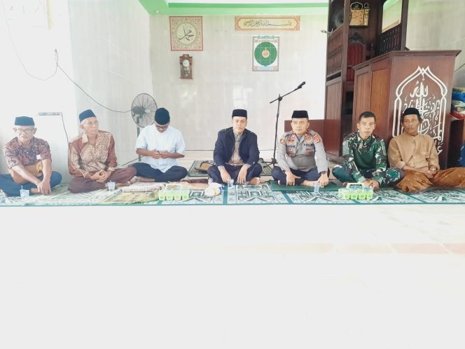 
 Kapolsek Barebbo Hadiri Peringatan Isra Mi’raj Nabi Muhammad SAW di Masjid Miftahul Khair Desa Lampoko