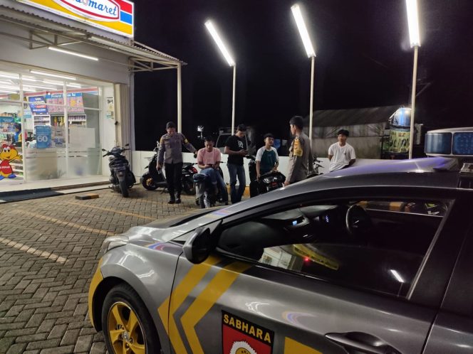 
 Antisipasi Kejahatan Pada Malam Hari,Personil Polsek Kahu Polres Bone Rutin Laksanakan Patroli Malam.