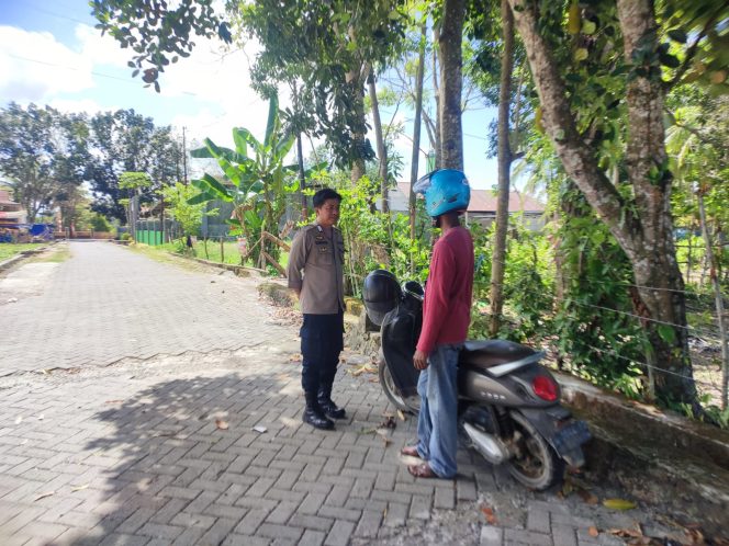 
 Jaling keharmonisan Pak Bhabin Sambangi Desa Binaan, Sampaikan Pesan Kamtibmas