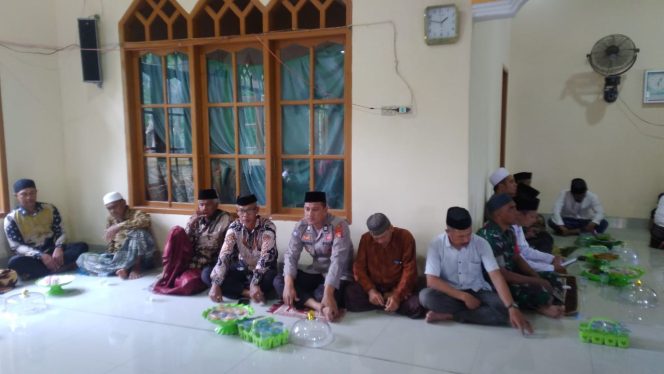 
 Peringatan Isra Mi’raj Nabi Muhammad SAW di Masjid Nurul Amin Desa Kampuno Kanit Binmas Bersama Bhabinkamtibmas sampaikan Pesan Kamtibmas