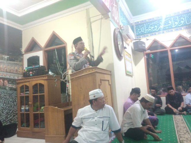 
 Kanit Binmas Polsek. Barebbo Hadiri Undangan Peringatan Isra Mi’raj Nabi Muhammad Saw di Desa Corawali