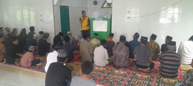 
 Kapolsek Bontocani Berikan Himbauan Kepada Warga Tentang Ketahanan Pangan Usai Sholat Jum’at.