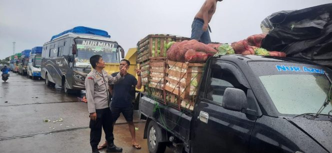 
 Keberangkatan Kapal, Personil Lakukan Pengamanan