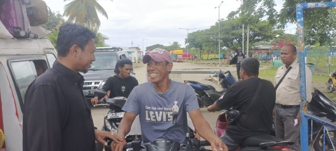 
 Dampingi Karyawan Kapal, Personil Polsek Lakukan Pemeriksaan Kendaraan 