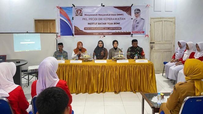 
 Bhabinkamtibmas Polsek Awangpone Musyawarah Masyarakat Desa Awolagading Bersama Mahasiswa Institut Batari Toja Bone