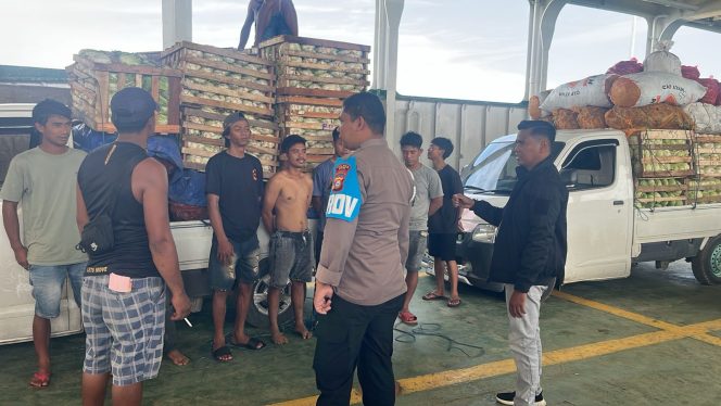 
 Temui Sopir Truck,  Pastikan Situasi Kondusif Sebelum Keberangkatan Kapal