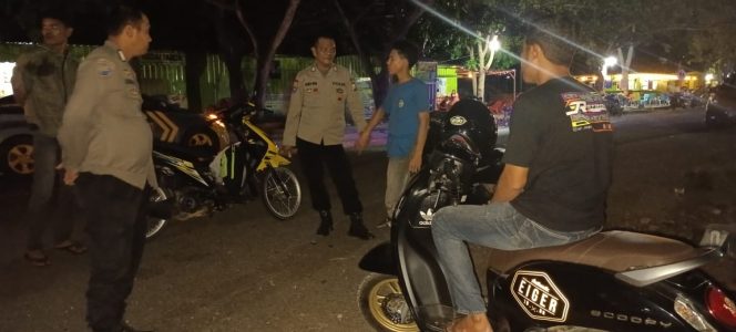 
 Personil Polsek Mare Laksanakan Patroli Biru di Wilayah Hukum Polsek Mare