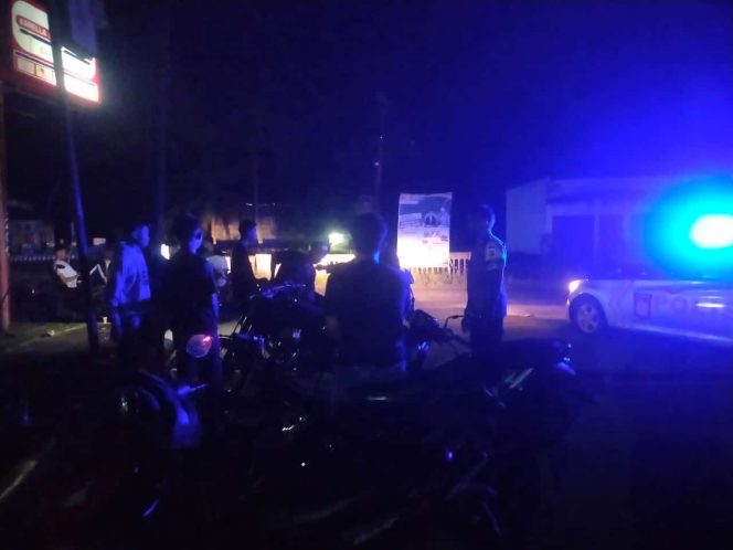 
 Personil Polsek Mare Laksanakan Patroli Biru di Wilayah Hukum Polsek Mare.