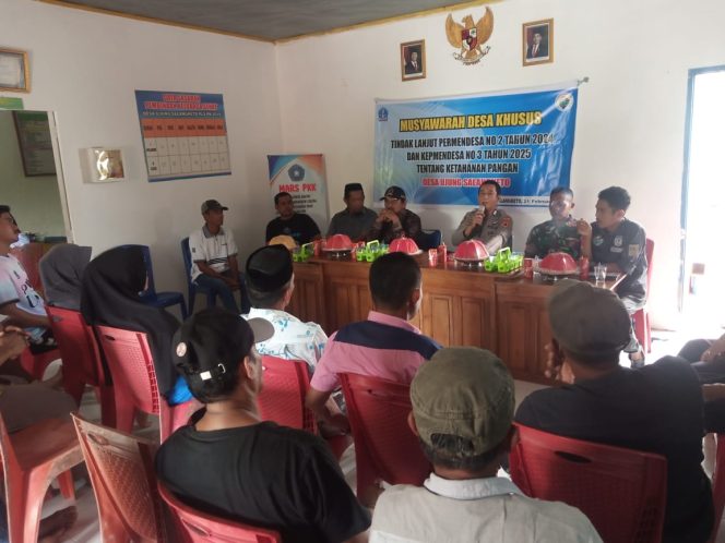
 Bhabinkamtibmas Polsek Mare Polres Bone Hadiri Musyawarah Desa Khusus Terkait Ketahanan Pangan dan Laporan APBDes 2024