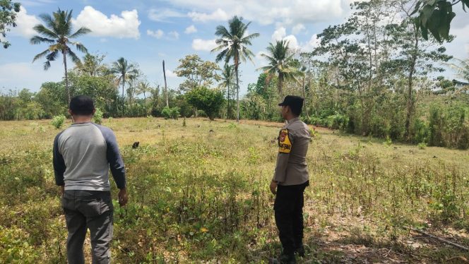 
 Dukung Ketahanan Pangan, Bhabinkamtibmas Polsek Kahu Sambangi Petani