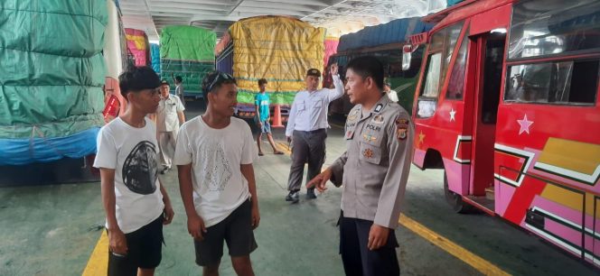 
 Polri Perkuat Pelayanan Dan Keamanan Di Pelabuhan Bajoe Sesaat Sebelum Keberangkatan