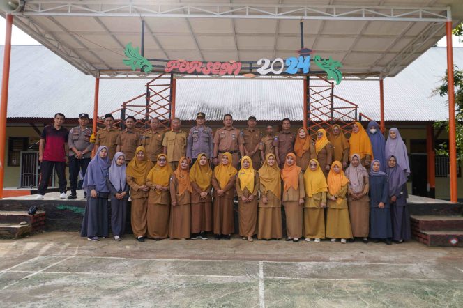 
 Kapolsek Awangpone Kunjungi SMAN 16 Bone, Disambut Hangat oleh Pihak Sekolah