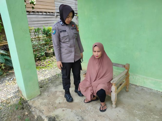 
 Lebih dekat dengan warga, ibu Polwan ini lakukan sambang Dan Sampaikan Pesan Kamtibmas