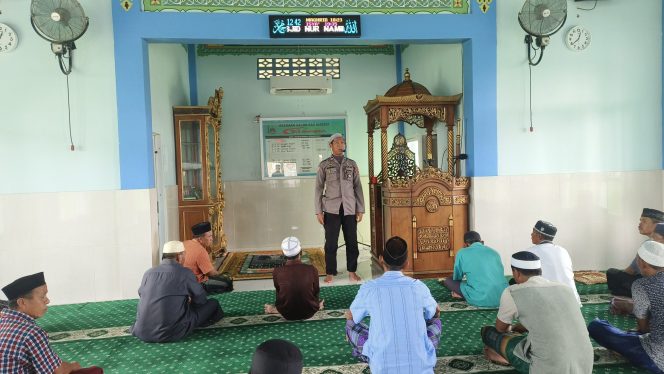 
 Pesan Kamtibmas oleh Kanit Bintibsos Binmas Polres Bone di Masjid Nur Namiriah