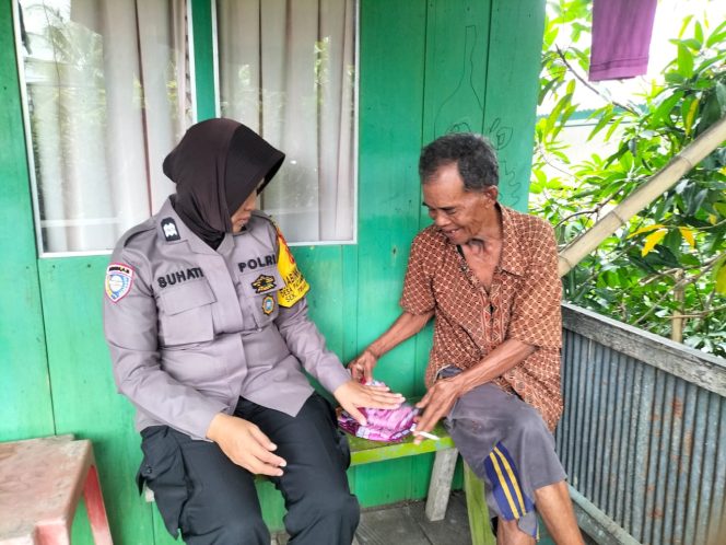 
 Ibu Bhabin Mengharapkan Kamtibmas yang Kondusif Melalui Sambang Rutin di Desa Binaan