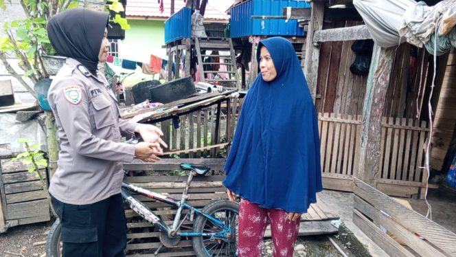 
 Brigpol Fitriani Berdialog Saat Sambang Sebagai Upaya untuk Menjaga Keamanan Lingkungan
