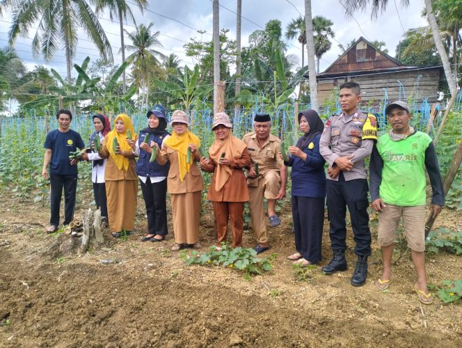 
 Kompak, Bripka Idrus tinjau lokasi pekarangan bergizi warga