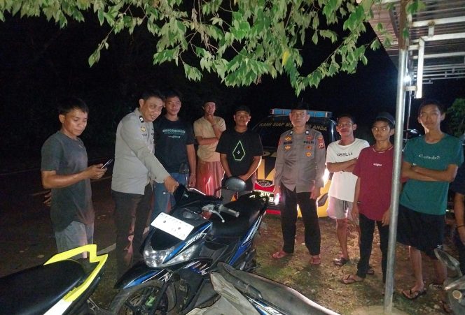 
 Personil Polsek Mare Polres Bone Laksanakan Patroli Biru di Wilayah Hukum Polsek Mare