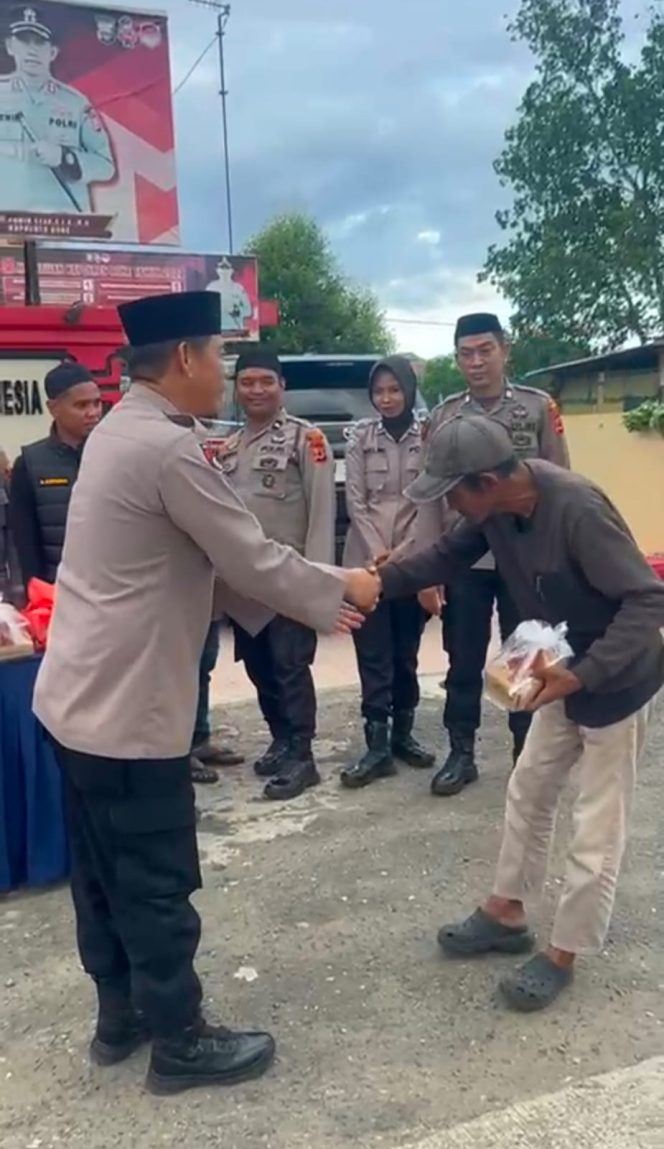 
 Berbagi Kebahagiaan, Raih Keberkahan Dengan Berikan Makanan Berbuka