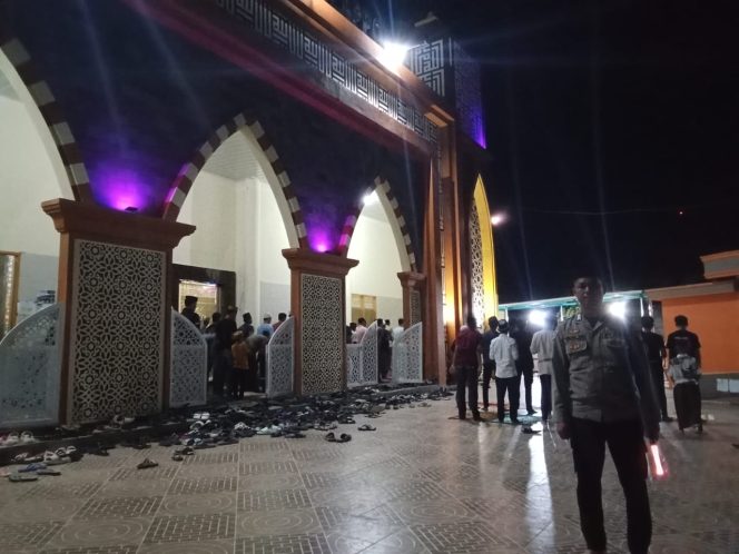 
 Polsek Awangpone Pastikan Keamanan Shalat Tarawih di Desa Lappo Ase
