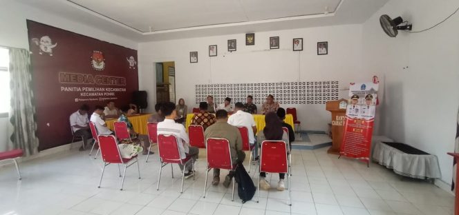 
 Kapolsek Ponre hadiri rapat penetapan batas desa yang dilaksanakan di aula kantor camat Ponre