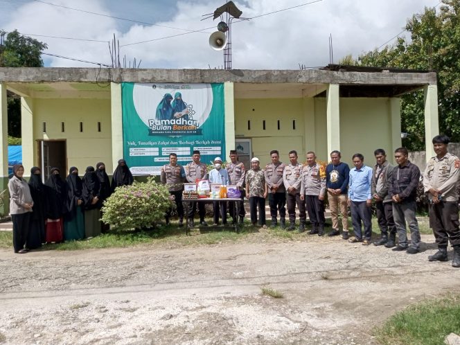 
 Polsek Awangpone Polres Bone Gelar Baksos di Pondok Pesantren Hidayatullah