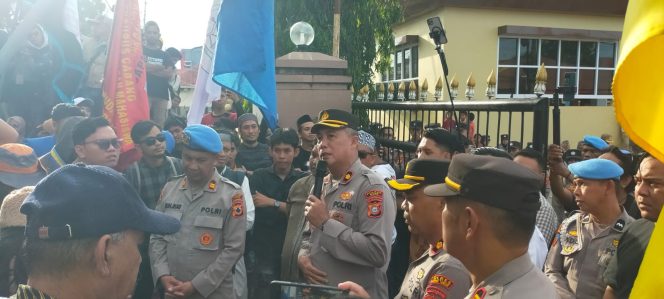 
 Amankan Unjuk Rasa, Polres Bone Kedepankan Tindakan Humanis