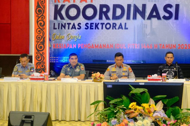 
 Kapolda Sulsel Membuka Langsung Rakor Lintas Sektoral Tahun 2025 Dalam Rangka Kesiapan Ops Ketupat Tahun 2025