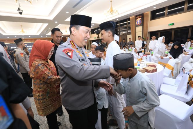 
 Berbagi Takjil dan Buka Puasa Bersama, Kapolri Perkuat Sinergi dengan Media dan Masyarakat