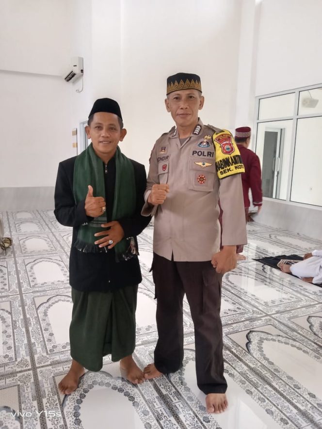 
 Bhabinkamtibmas Polsek Tanete Riattang Dampingi Safari Kamtibmas Khutba Jumat di Mesjid Al- Hilal