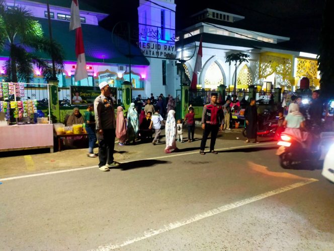 
 Pengamanan Sholat Tarawih, Polisi Pastikan Keamanan dan Kelancaran Lalu Lintas di Sekitar Masjid