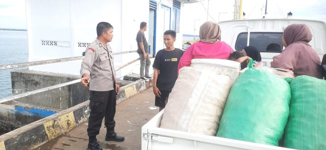 
 Beri Edukasi Keselamatan, Personil Temui Pengguna Jasa