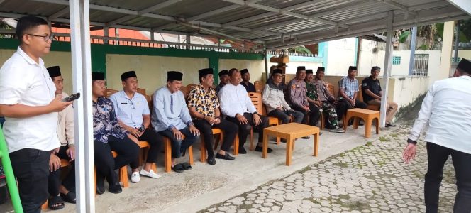 
 Kapolsek Awangpone Menghadiri Buka Bersama di Kediaman Irjen Pol (Purn) Drs. H. A. Damis Nur Am, S.H., M.M. di Desa Carigading