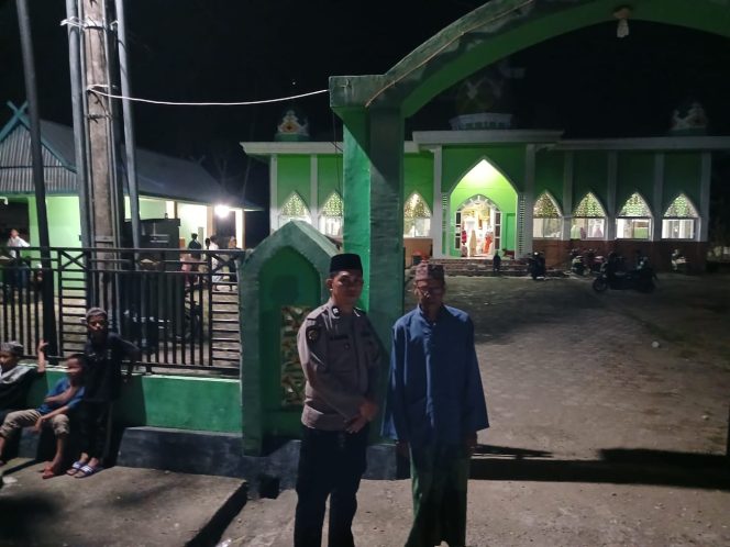 
 Polsek Cenrana Melaksanakan Pengamanan Ibadah Shalat Tarawih Di Wilayah Hukumnya