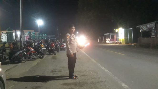 
 Shalat Tarawih Nyaman, Polsek Awangpone Lakukan Pengamanan di Masjid Darul Muttaqin