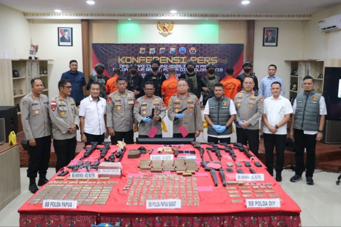 
 Satgas Ops Damai Cartenz Gagalkan Jaringan Penyuplai Senpi dan Ribuan Amunisi ke KKB Lintas Provinsi